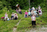 Verschnauf- und Trinkpause auf dem Weg zur Alm