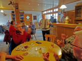 Gute Stimmung nach dem Essen